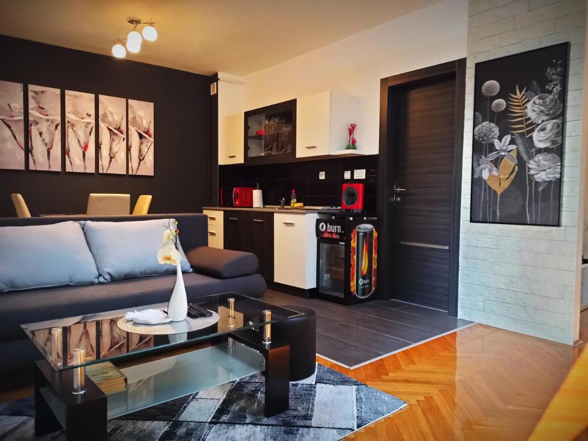 Apartman Aurelius - Private Parking Osijek Eksteriør bilde